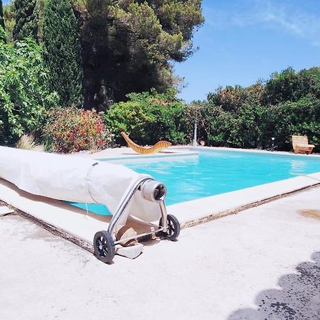 Offrez-Vous Un Sejour Dans Notre Studio T1 Bis A Entressen Une Grande Piscine Pour Se Rafraichir ,Un Espace De Jeux Pour Enfants Pour Des Heures De Divertissement Un Terrain De Petanque Pour Des Parties Endiablees Bagian luar foto