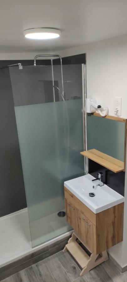 Offrez-Vous Un Sejour Dans Notre Studio T1 Bis A Entressen Une Grande Piscine Pour Se Rafraichir ,Un Espace De Jeux Pour Enfants Pour Des Heures De Divertissement Un Terrain De Petanque Pour Des Parties Endiablees Bagian luar foto