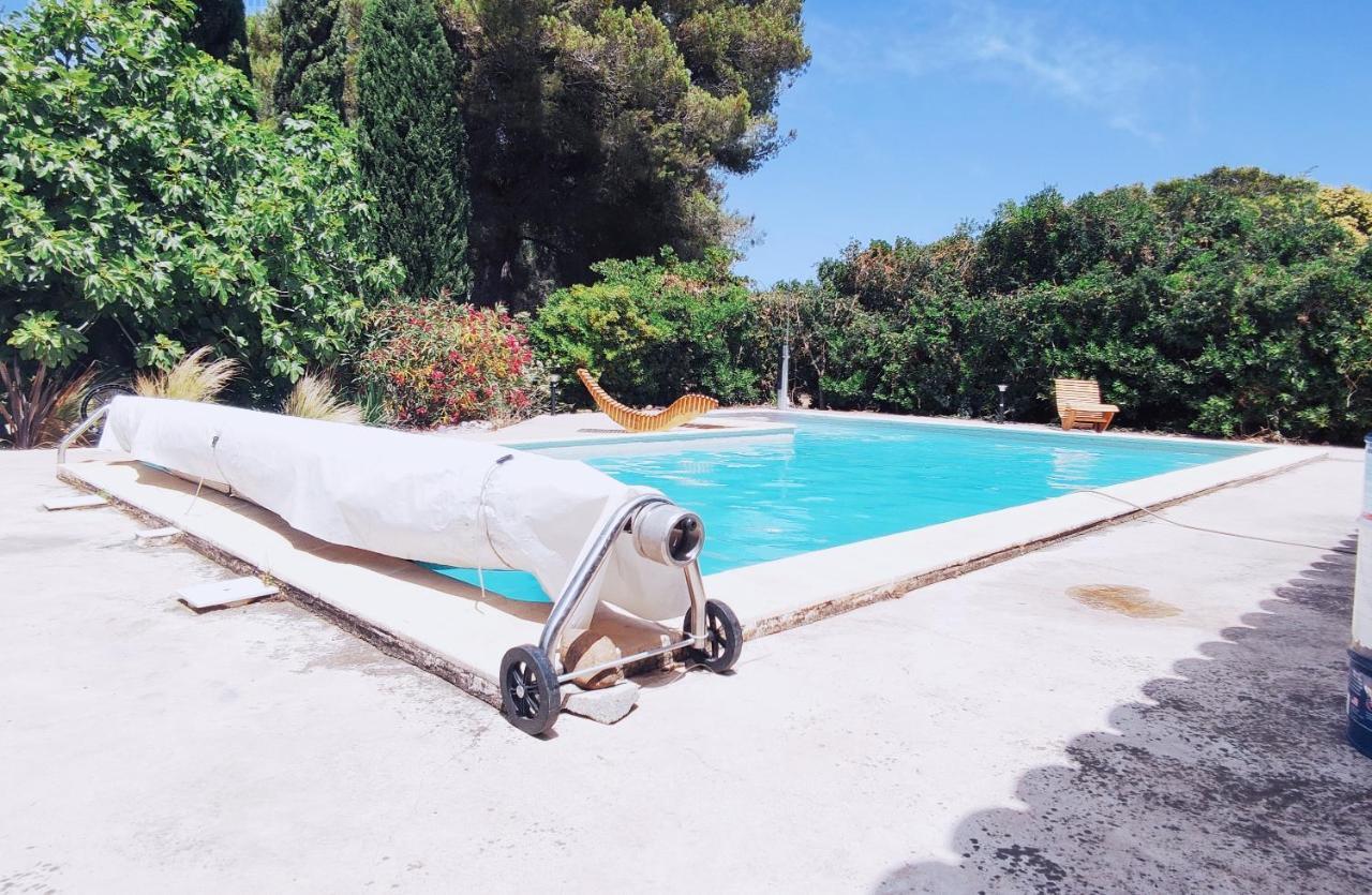 Offrez-Vous Un Sejour Dans Notre Studio T1 Bis A Entressen Une Grande Piscine Pour Se Rafraichir ,Un Espace De Jeux Pour Enfants Pour Des Heures De Divertissement Un Terrain De Petanque Pour Des Parties Endiablees Bagian luar foto