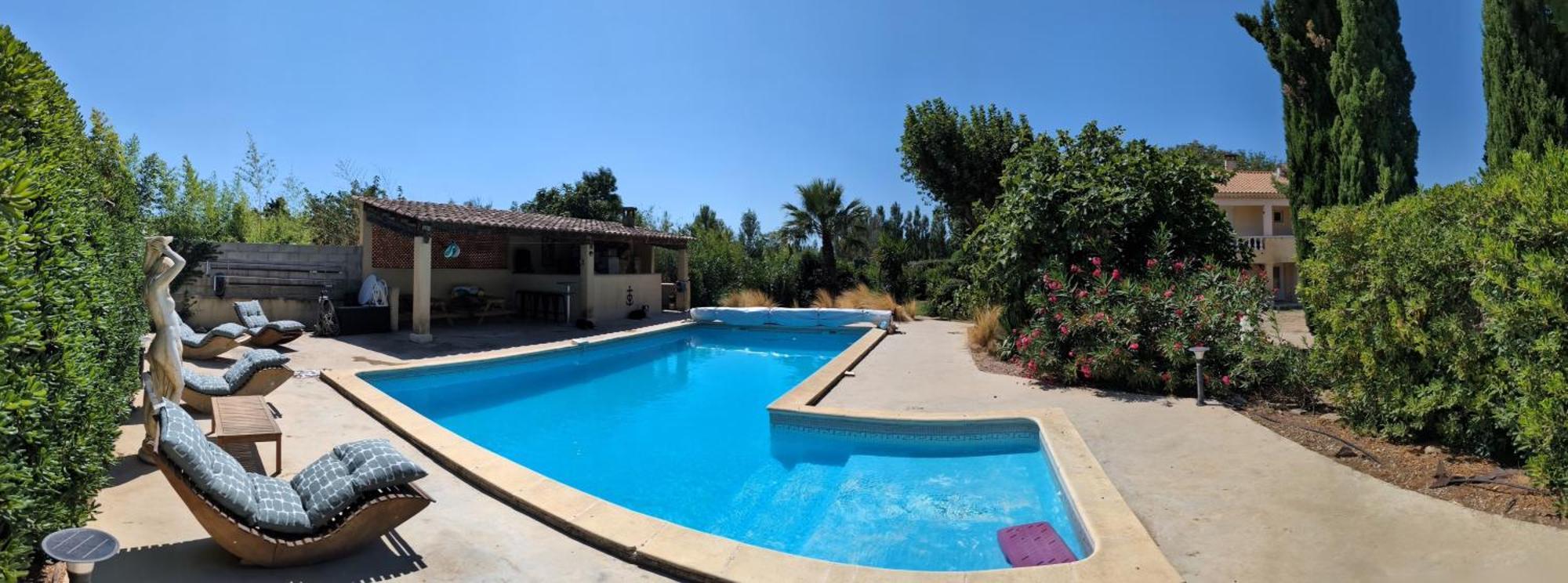 Offrez-Vous Un Sejour Dans Notre Studio T1 Bis A Entressen Une Grande Piscine Pour Se Rafraichir ,Un Espace De Jeux Pour Enfants Pour Des Heures De Divertissement Un Terrain De Petanque Pour Des Parties Endiablees Bagian luar foto